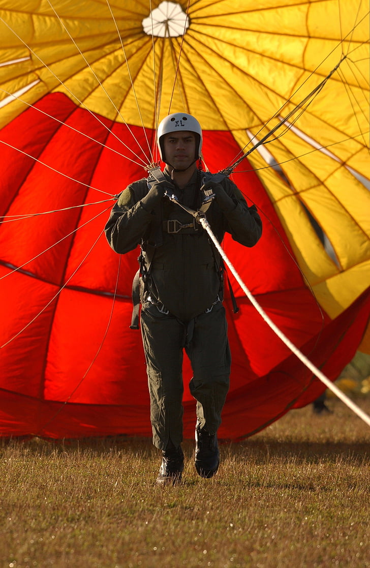 soldier, holding, red, yellow, man, Parachute, Parachutist