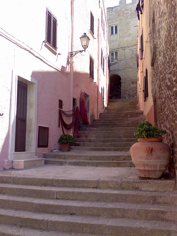 kota tua, tangga, liburan, Sardinia, suasana hati merah muda