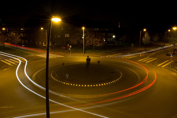 кръговото движение, кръг трафик, Ротари, със спираловидно движение трафик, въртеливо движение, уличното осветление, улица