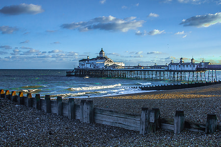 Eastbourne pier, Anglie, přímořská krajina