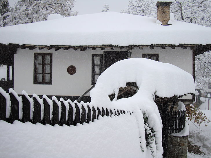 Bozhentsi, prvý sneh, ráno