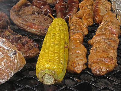 火上的玉米和肉, 玉米, 黄色, 玉米棒, 肉, sosaties, 食品