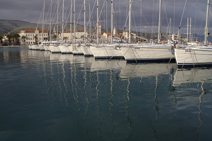 Kroatien, Dalmatien, Trogir, hamn