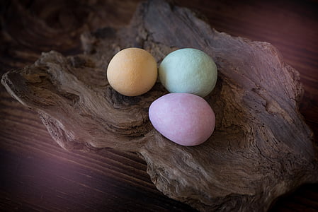 tojás, Csokoládébol készitet tojások, tojás a cukormáz, Húsvét, húsvéti tojás, édes, színes