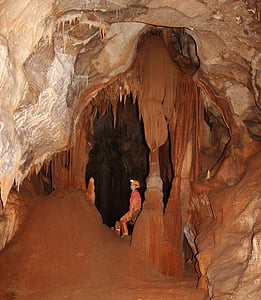 barlangkutatás, konkréció, barlangász nő, barlang, hegyek, sport, hegymászás