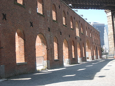 Dumbo, miesto centras BRUKLINAS, arkos, plytos, tuščias, pastatas, istorinis