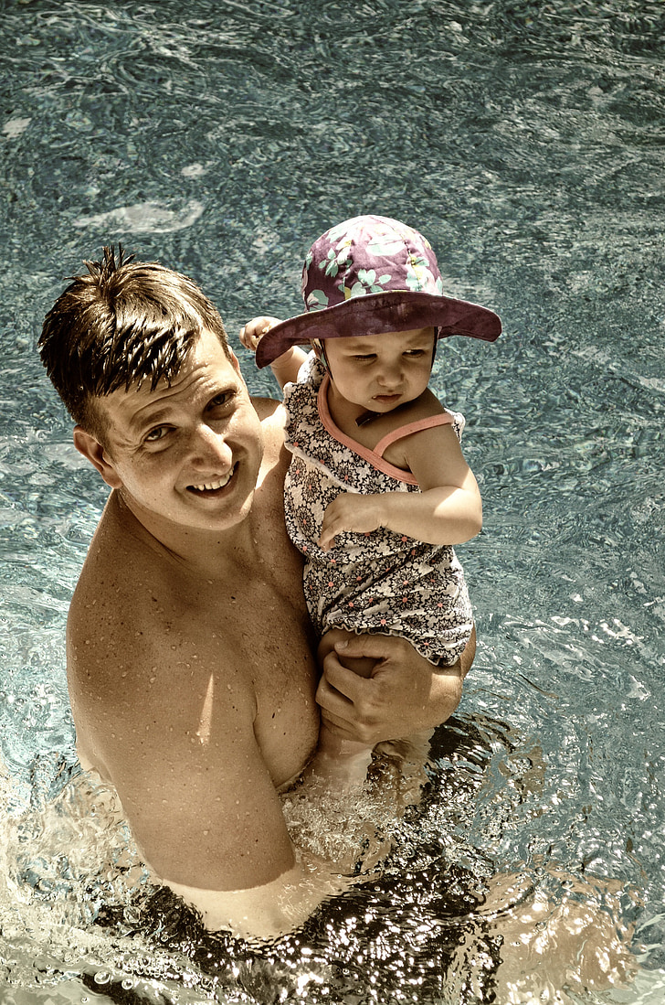 otac, bazen, malo dijete, bazen, beba, plivati, vode