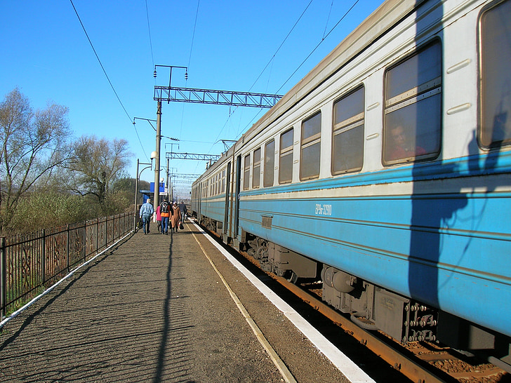 train, elektrichka, village, departure, stop