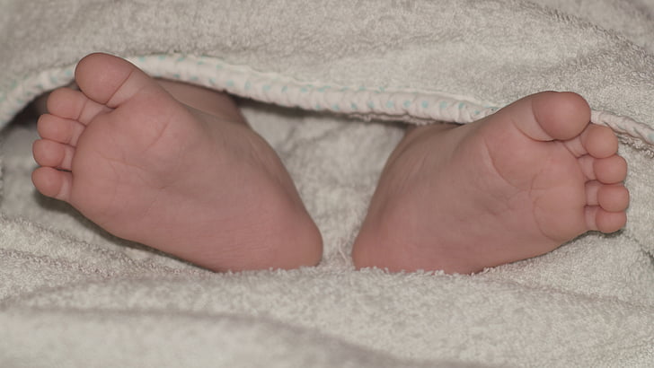 τα πόδια του μωρού, ιδανικά για παιδιά, νεογέννητο, μωρό, παιδική ηλικία, το παιδί, μικρό