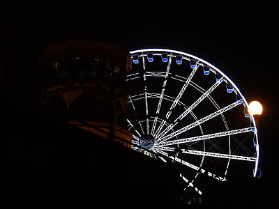 Ferris kotač, Düsseldorf, noć, energičnost i žuriti, Pučka fešta