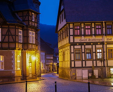 Stolberg, blaue Stunde, Harz, Gassen, Kopfsteinpflaster, Fassade, Fachwerkhaus