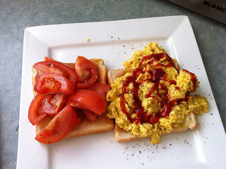 scrambled eggs, breakfast, plate, brunch, toasts, meal, tomatoes