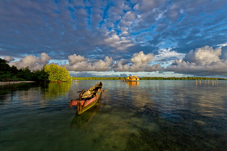 Lagoa, barco, manhã, o galpão de água, Atol, Ilhas de WIDI, Halmahera