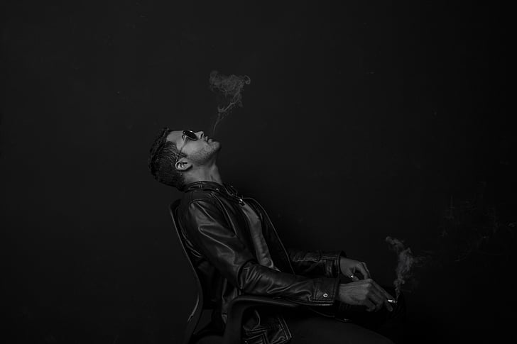 escala de grisos, fotografia, home, fumar, cigarret, mà, fum
