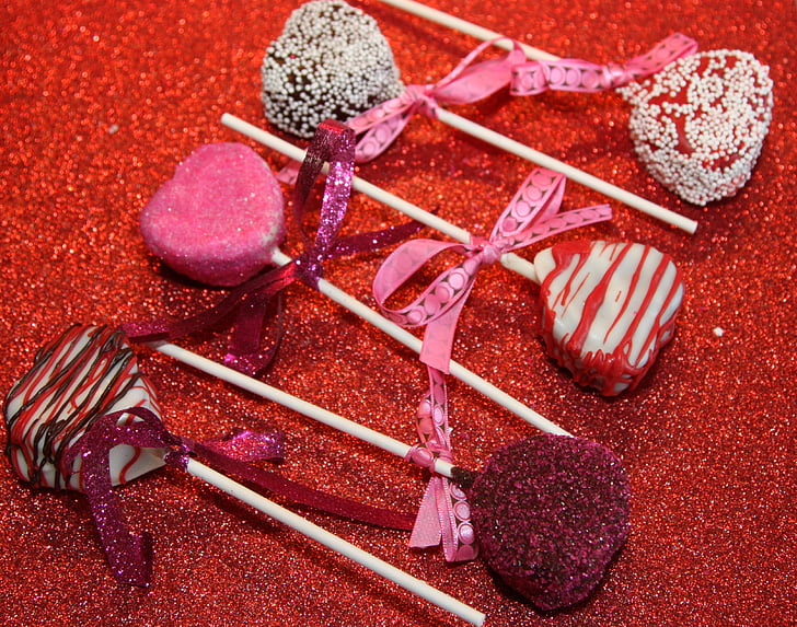 Cake pop, zum Valentinstag, rot, Herzen, Kuchen, Dessert, Essen