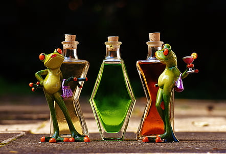 frogs, chicks, beverages, bottles, alcohol, figures, drink