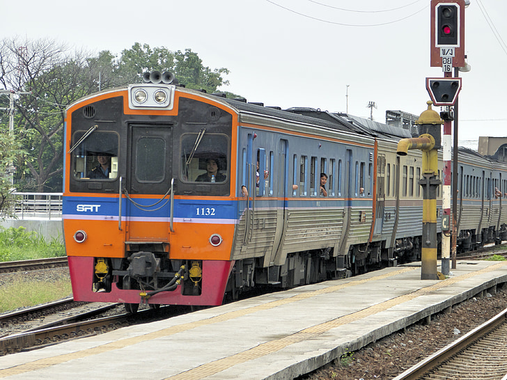tren, Tailàndia, tren regional, estació de tren, plataforma, gleise, punt d'interrupció