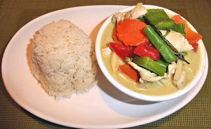 arroz, pollo al curry verde, verduras, alimentos, salados
