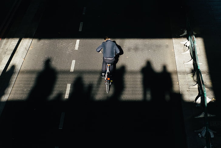 tamsus, kelių, gatvė, šešėlis, žmonės, jojimo, dviratis