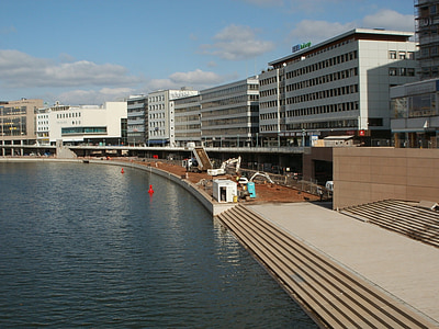 Berliner sétány, Saarbrücken, Saar-vidék, folyó, folyóparti, épületek, város