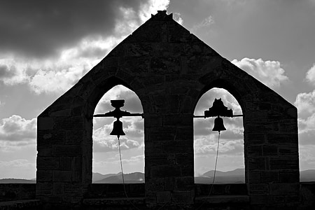 Torre de la campana, luz de fondo, nubes, blanco y negro, arquitectura, Iglesia