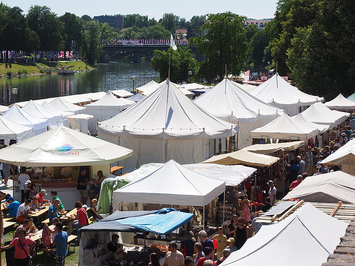 Festival, chapiteaux, Danube fixée, Ulm, Danube
