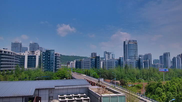 Chongqing, modrá obloha, bývanie