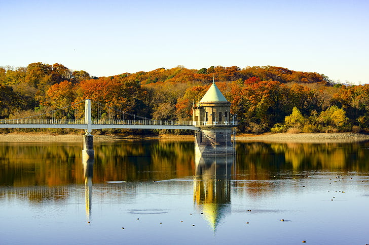 Japão, Lago Sayama, colina de Sayama, reservatório, Torre de ingestão, folhas de outonais, Outono