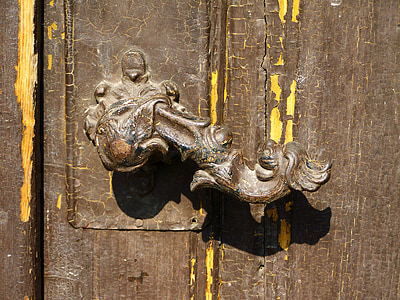 gagang pintu tua, antik, ternoda