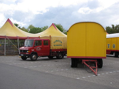 cirkus, cirkus avtomobilov, cirkus šotor, rumena rdeča