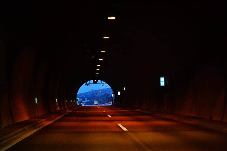 tunnel, lumière, lumière au bout du tunnel, sombre, fin, espoir, corridor