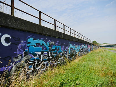 Tagy, pouličné umenie, Mons, Most