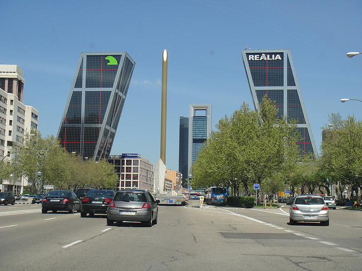 Torres kio, Torres inclinades, Madrid, edificis