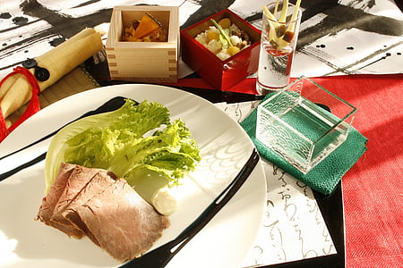 Pečena govedina, padec kuhinje, povečanje vino, japonski namizni pribor