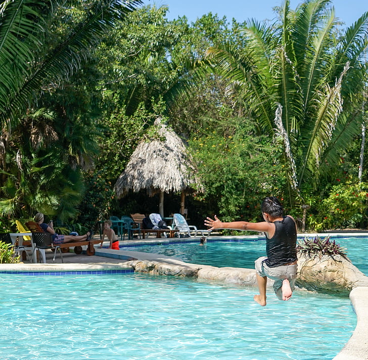 Belize, person, personer, Pojke, hoppning pool, Bacab jungle park, Tropical