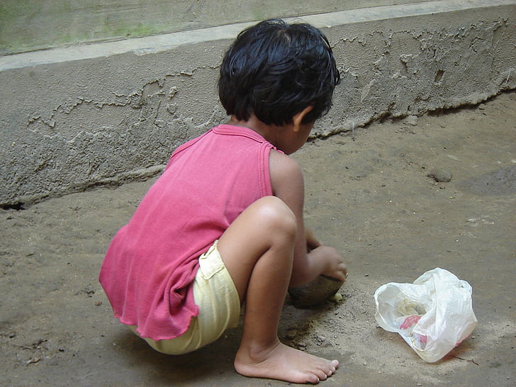 bangladeshi, village, enfant, jouer, avec, Envoyer, gens