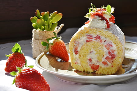 strawberry roll, strawberry, strawberry cake, bisquit, bisquitrolle, cream, cake