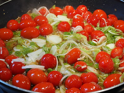 vegetable pan, tomatoes, leek, spring onions, substantial, red, delicious