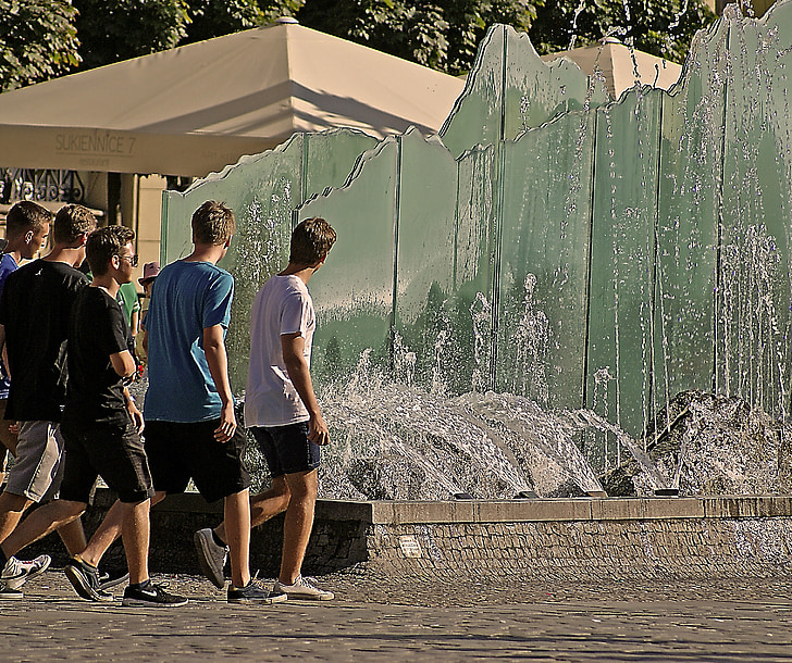 air mancur, air, air yang mengalir, Wroclaw fountain, panas, sore, orang-orang