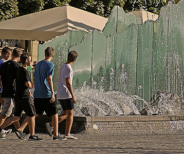 Fontana, vode, teče voda, Wroclaw fontana, topline, popodne, ljudi