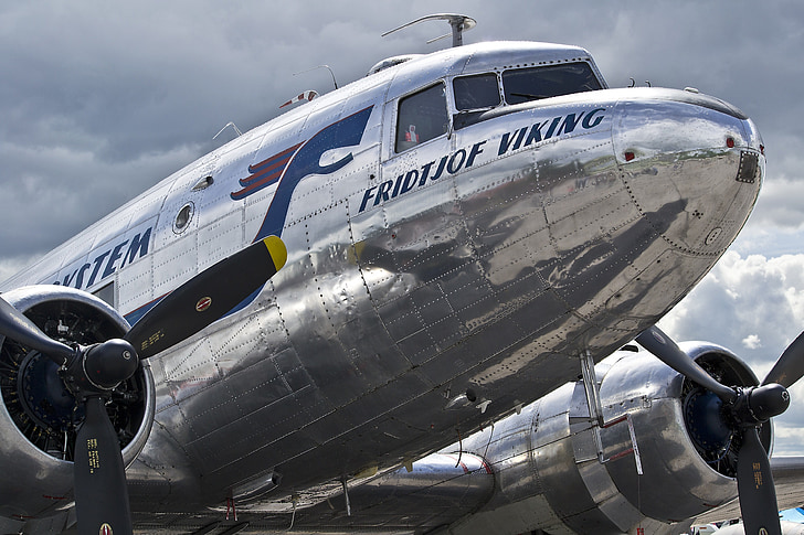 propell fly, fly, DC-3