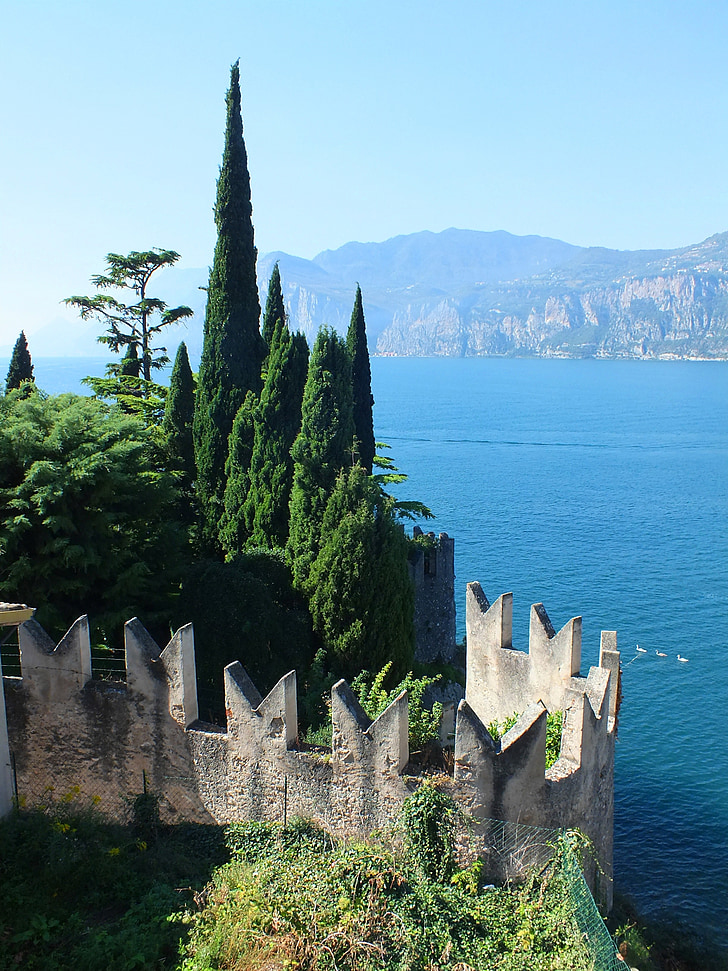 Malcesine, Itálie, Lago di Garda, v malcesine, krajina, útesy, voda