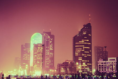 Astana, Kazachstán, hlavní město, Zimní, noční, sníh, mlha