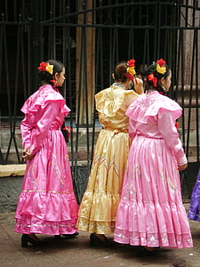 одетый фолк, танец folklorica, традиционные