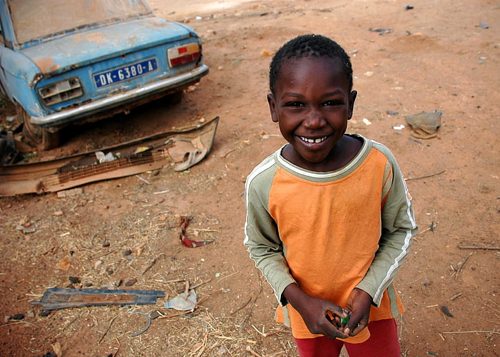 Senegal, nen, noi, somrient, brutícia, vehicle, Retrat