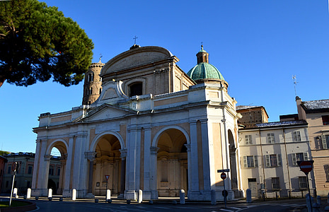 Domkirken, Ravenna, basilikaen, kirke