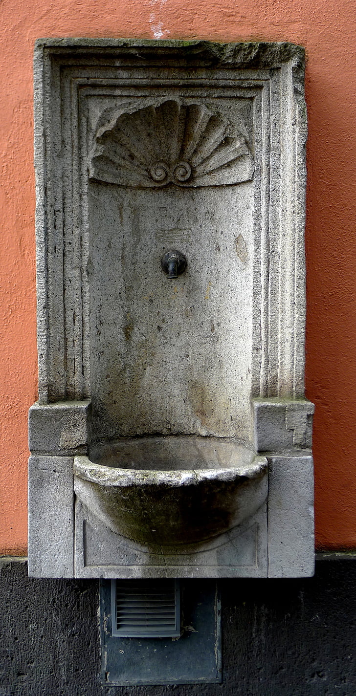 Fontaine de mur, Fontaine en pierre, Cologne, sculpture, Fontaine