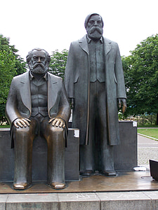 Monument, Berlín, estàtua