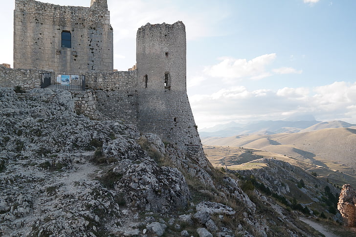Rocca calascio, hrad, steny, Abruzzo