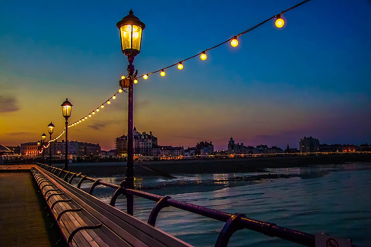 Brighton pier, nacht, Oceaan, het platform, stadsgezicht, beroemde markt, zonsondergang